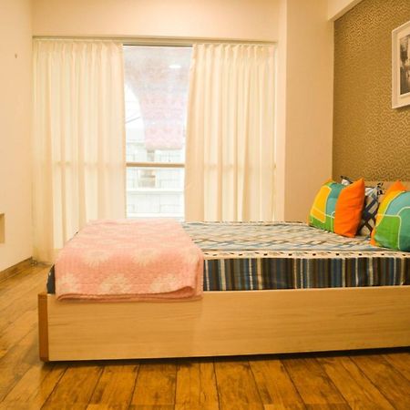 7 Star Weekend Studio At Rajhans Belliza By Global Hospitality Surat Bagian luar foto